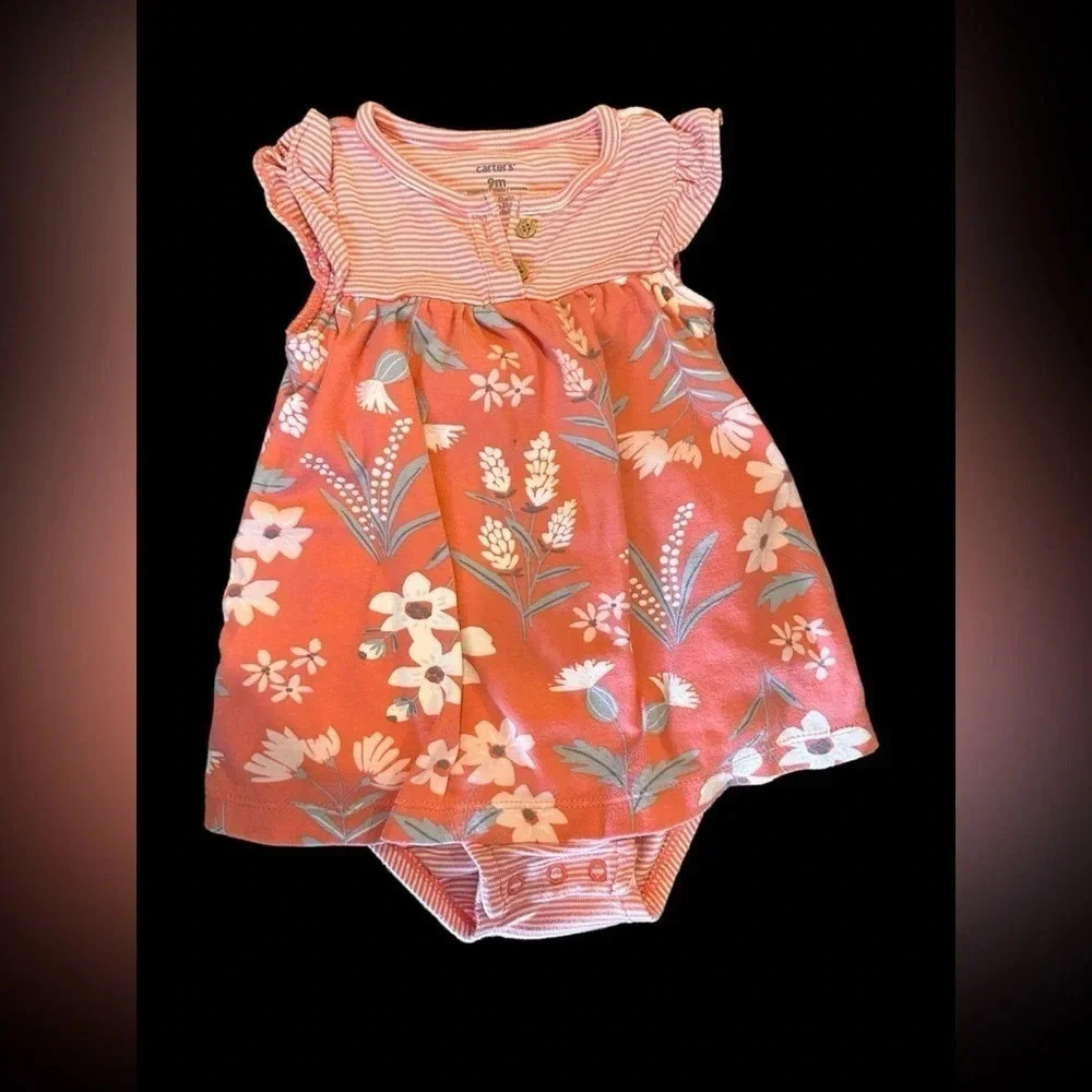 2 Carter’s Rompers. Size 9 month - Picture 3 of 9